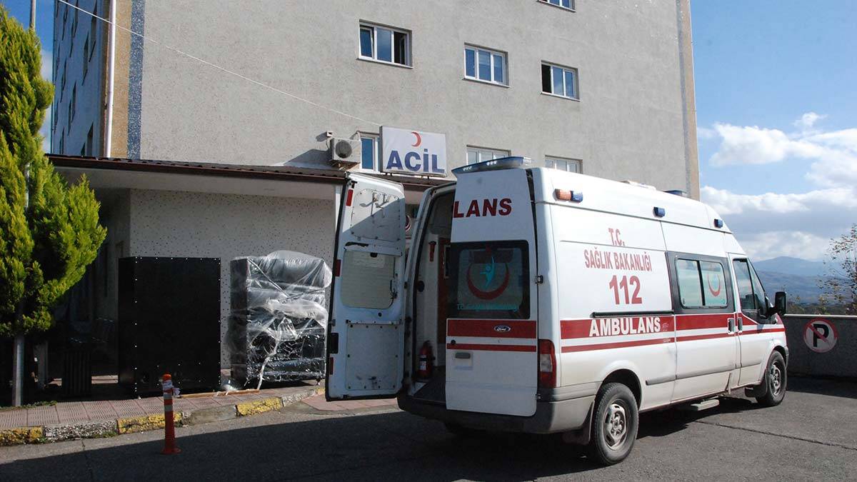 72 öğrenci zehirlenme şüphesiyle hastaneye kaldırıldı
