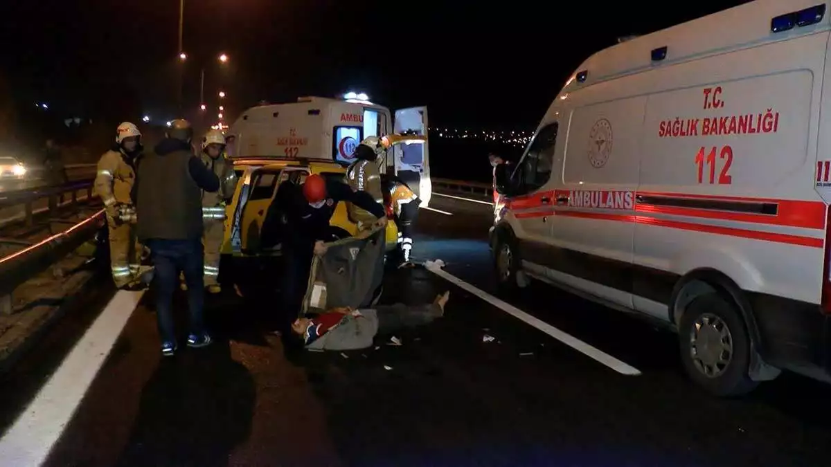 Kazada sürücü adnan yılmaz ile 9 afganistan uyruklu yolcu yaralandı