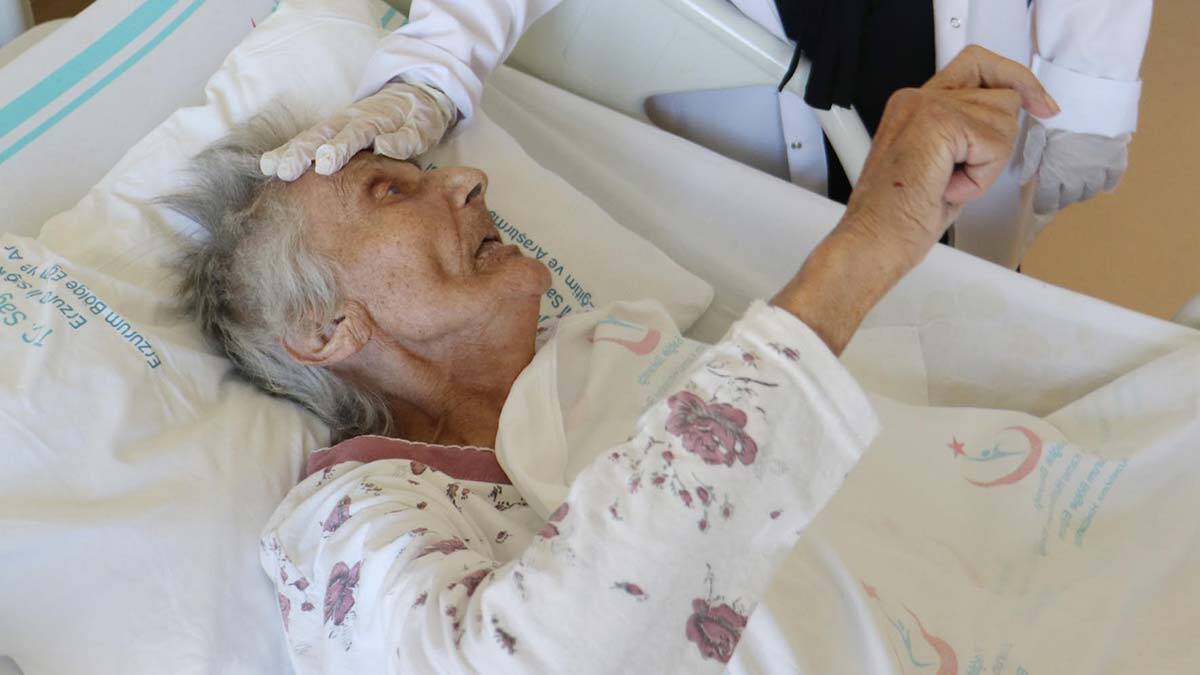 90 yaşında koronavirüsü yendi