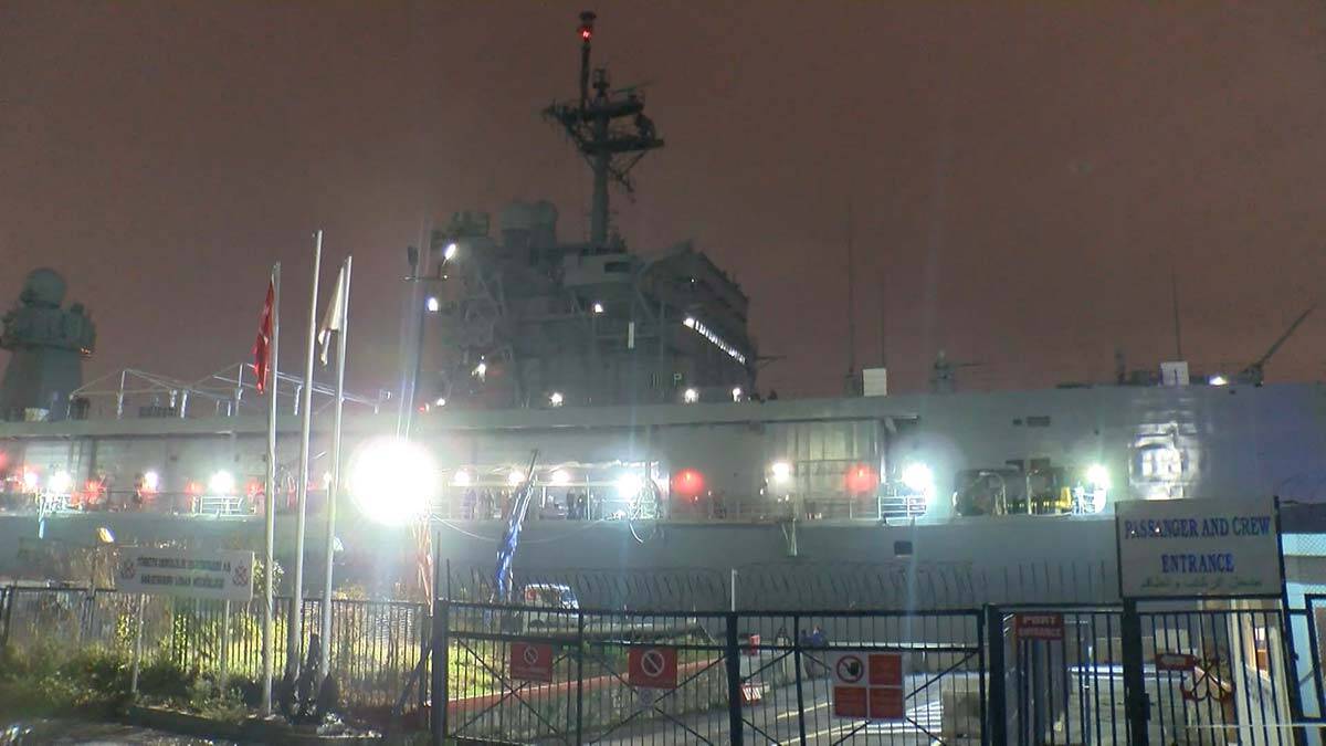 ABD Donanması'na ait gemi Sarayburnu'na demirlendi