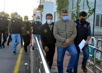 Adana ve Bingöl'de FETÖ operasyonu: 8 gözaltı