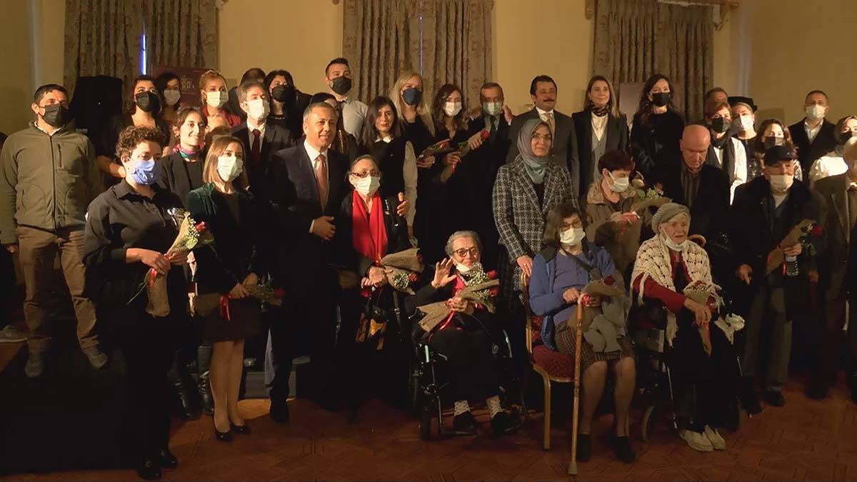 " Biz bu haftayı kıymetli öğretmenlerimize, sevgimizi, hürmetimizi, vefamızı göstermek için doyasıya kutluyoruz"