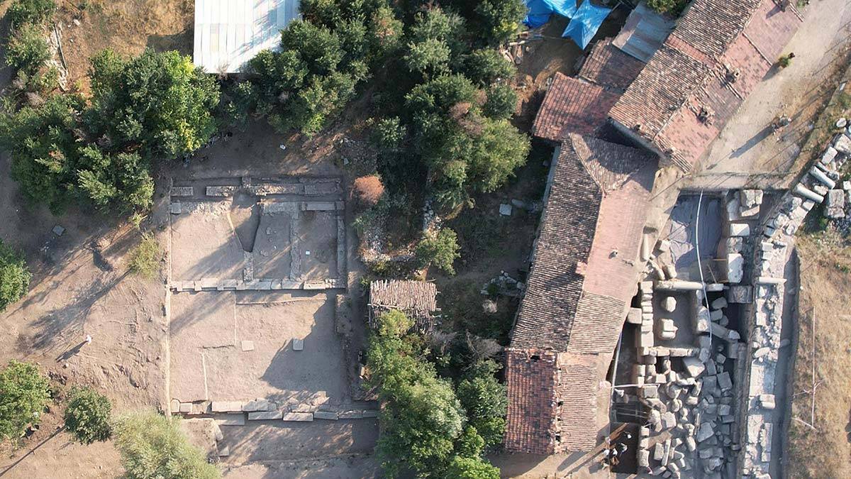 Aizanoi Antik Kenti'nde kandil ve kaşık bulundu