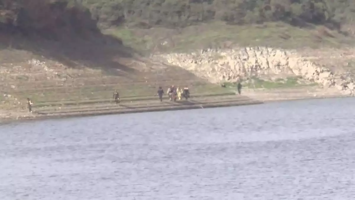 Alibeyköy barajı'nda otomobil sulara gömüldü