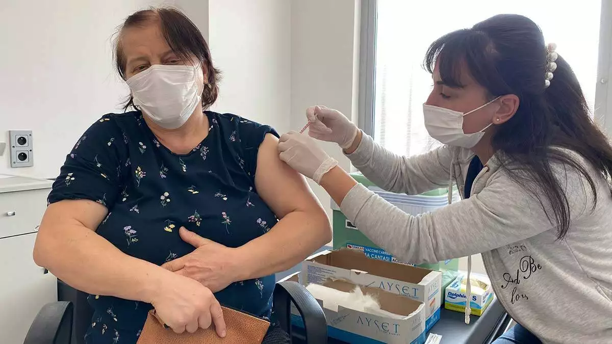 Ankara şehir hastanesi'nde 3'üncü doz aşı uygulaması