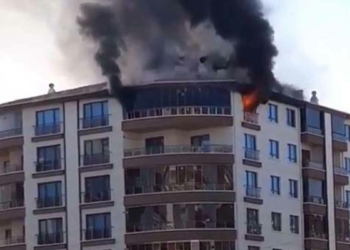 Ankara'da 8 katlı apartmanda yangın