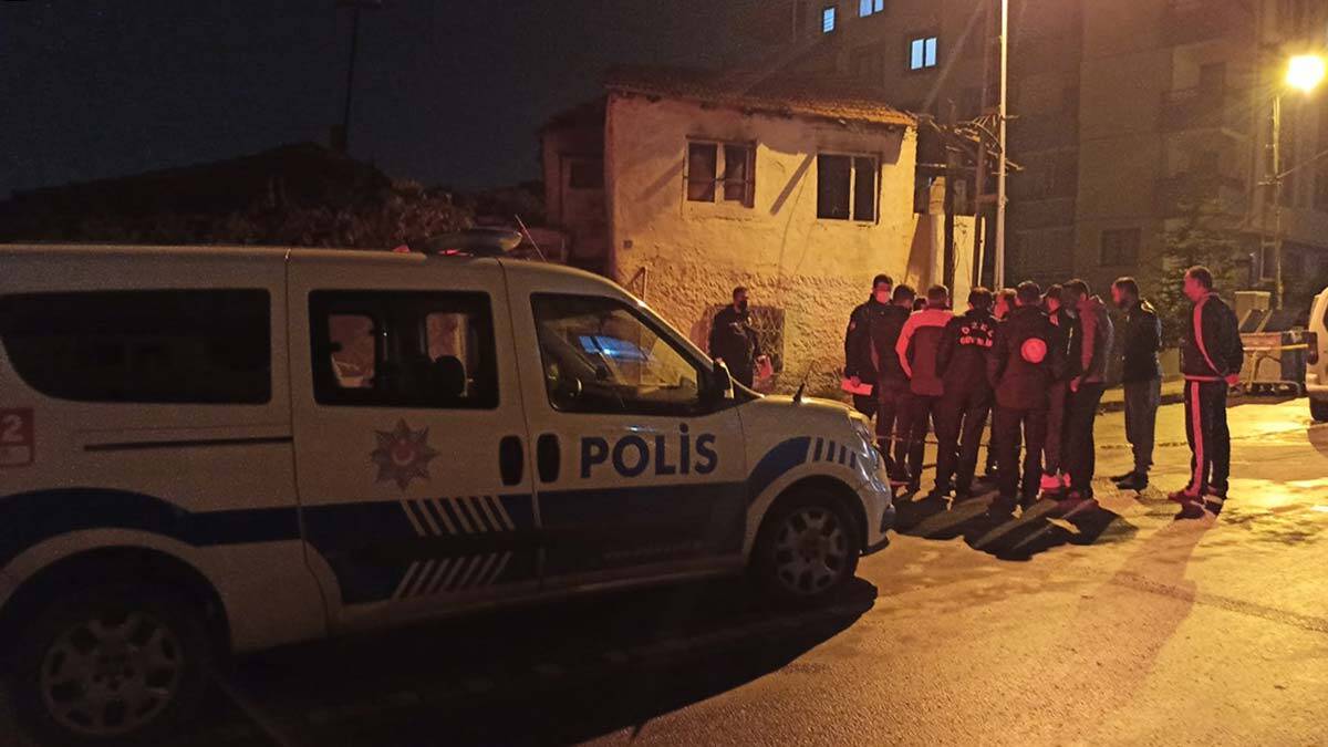 Sağlık ekipleri, yaptığı incelemede Saim K.'nın dumandan etkilenerek hayatını kaybettiğini belirledi.