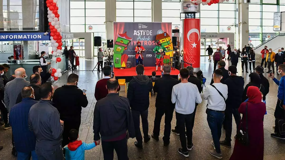 Ankara'da yolculara yönelik sanat etkinliği