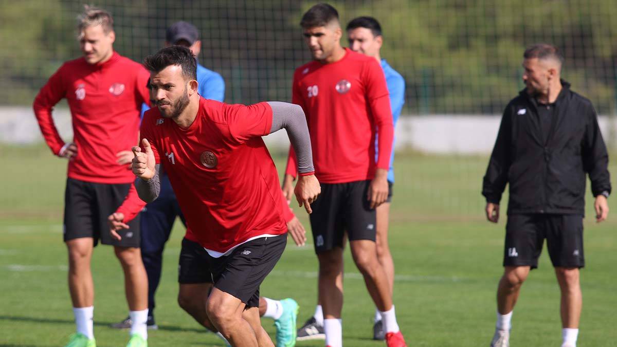 Hatay'da oynanan 7 maçta kırmızı beyazlılar galibiyet elde edemezken, 6 yenilgi ve 1 beraberlikle sahadan ayrıldı