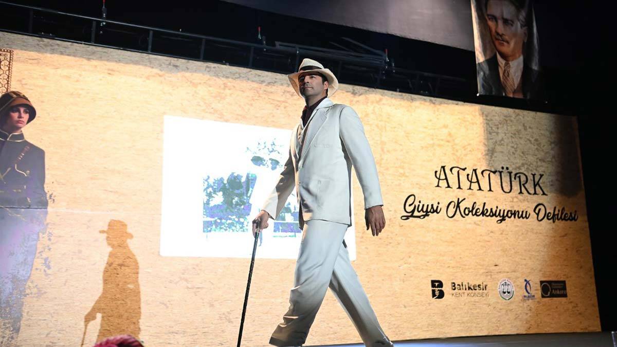 Gazi Mustafa Kemal Atatürk’ün kıyafetlerinden ilham alınarak hazırlanan Atatürk Giysi Koleksiyonu Defilesi gerçekleştirildi
