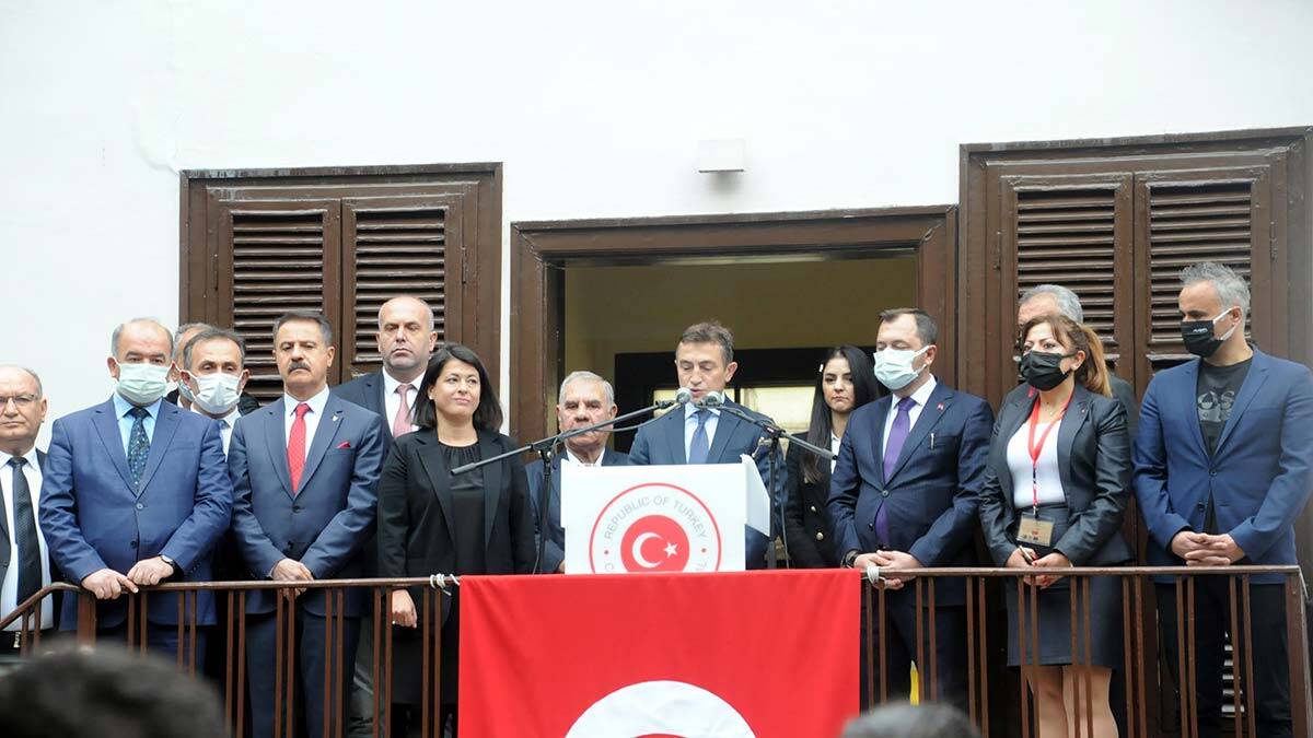 Resmi törenin ardından Ata'nın evi ziyarete açılırken, ziyaretçiler duygu dolu anlar yaşadı