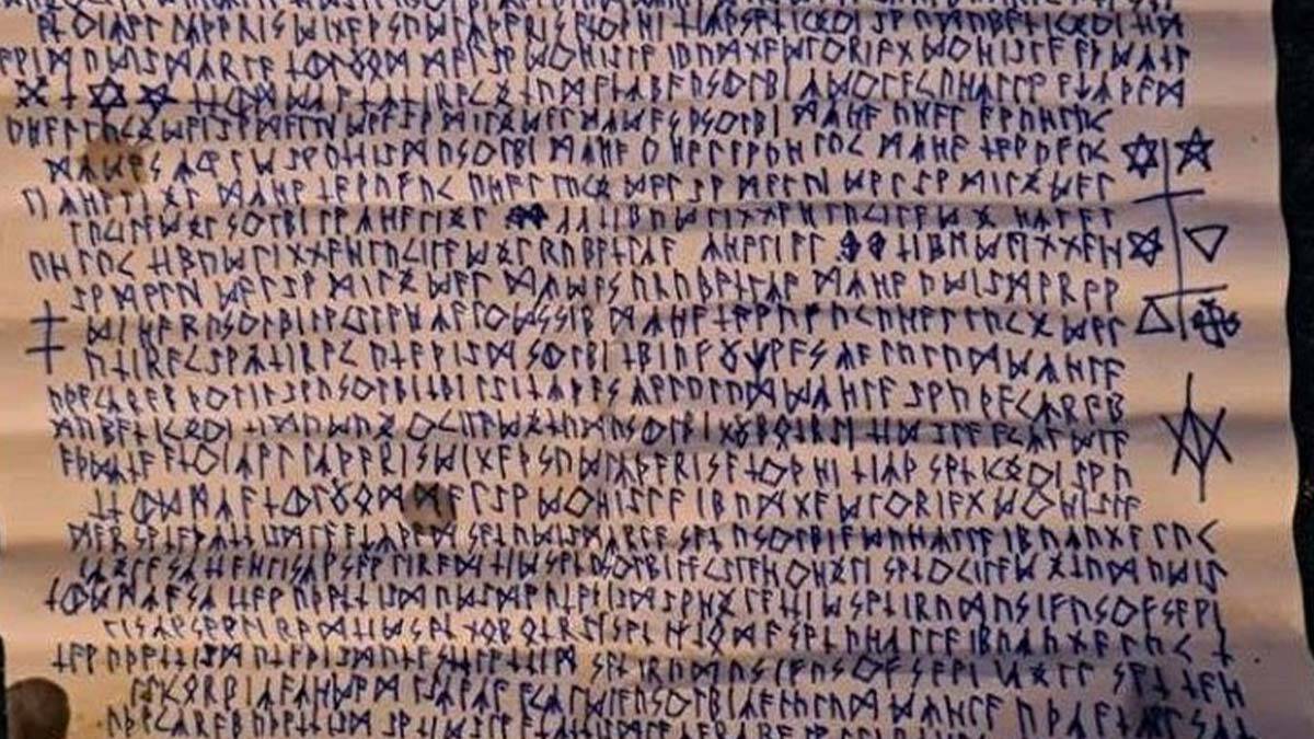 Yazılardan Romence olanı çeviren Sanat Tarihçisi Selçuk Eracun, kağıtların dilek amaçlı yazıldığını ifade etti