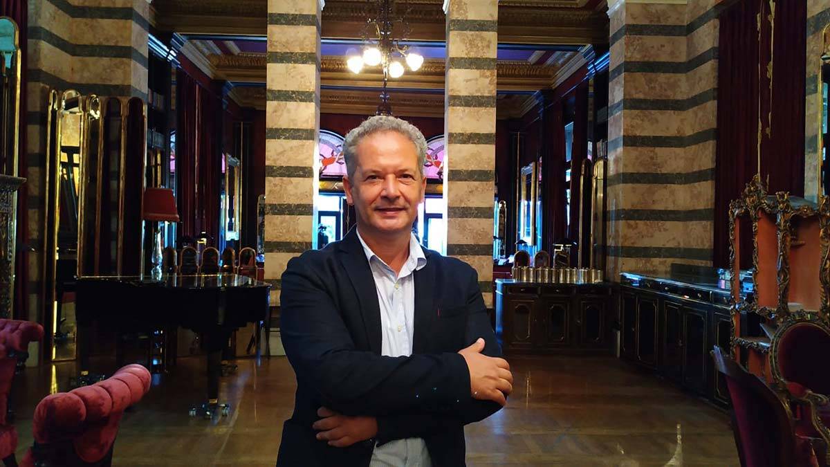 " Böyle bir adet var Kilise'ye gidenler ayet yazarlar"