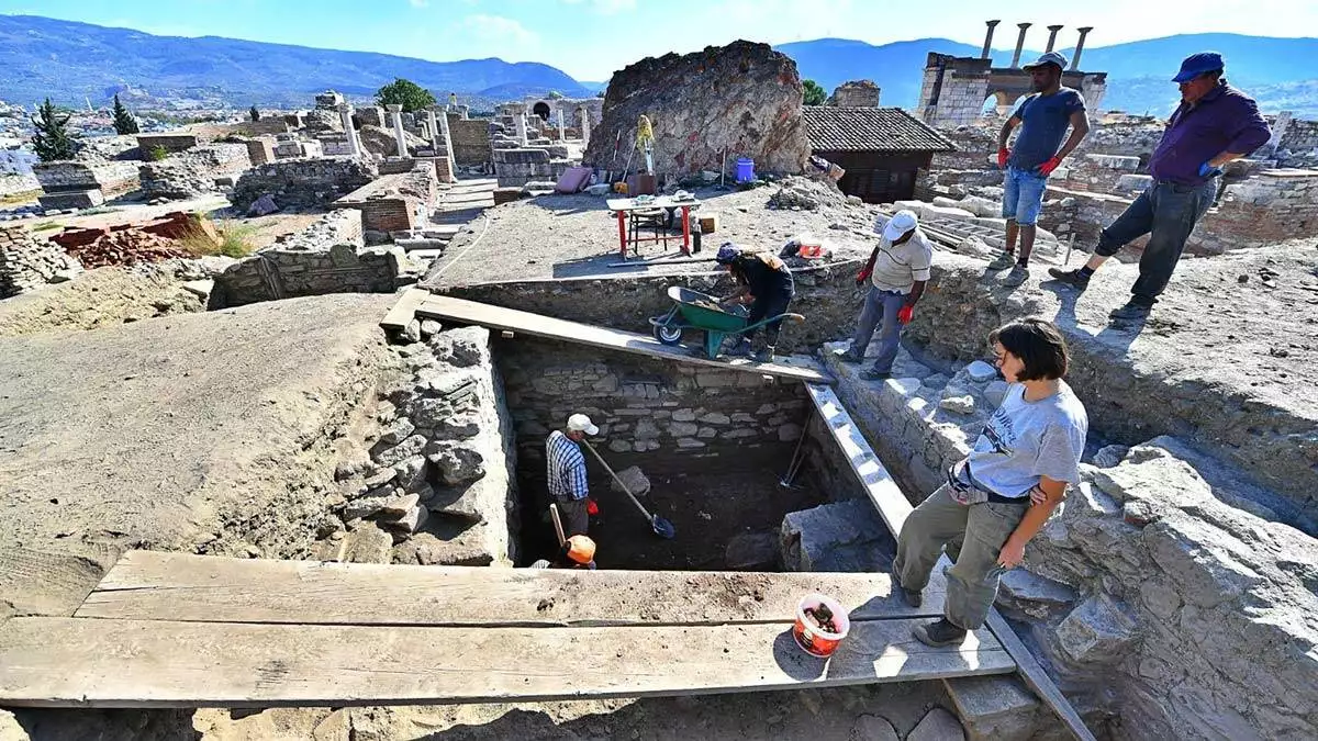 Türkiye'de arkeolojik alanlarda faaliyet gösterecek dna laboratuvarı ilk olma özelliği taşıyacak.