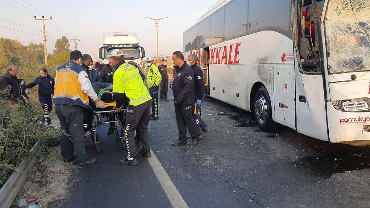 Aydın'ın Kuyucak ilçesinde zincirleme kaza: 11 yaralı