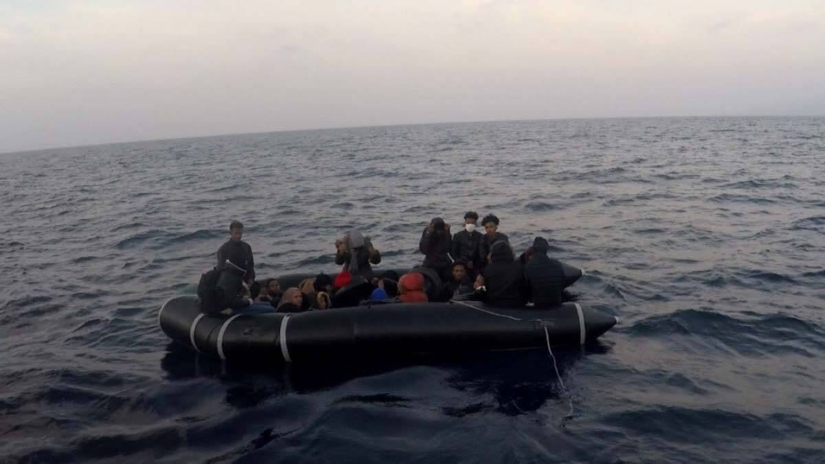 Ayvacık açıklarında 24 kaçak göçmen kurtarıldı