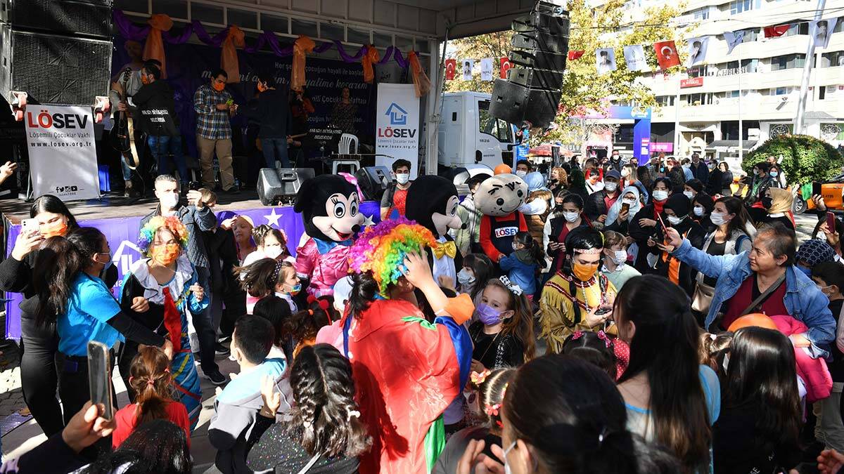 Ankara Büyükşehir Belediyesi, Başkent’te toplum sağlığını korumaya yönelik farkındalık etkinlikleri düzenlemeye devam ediyor.