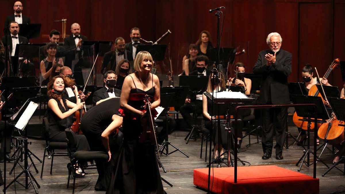 Keman sanatçısı Bahar Biricik büyüledi