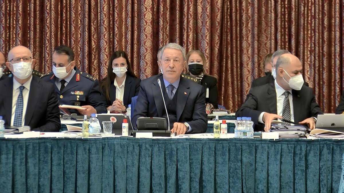 "Geri ittiği göçmenlerin görüntülerini sildirmekten, delilleri yok etmekten de çekinmemekte ve yaptığı hukuksuzluğu gizlemeye çalışmaktadır"