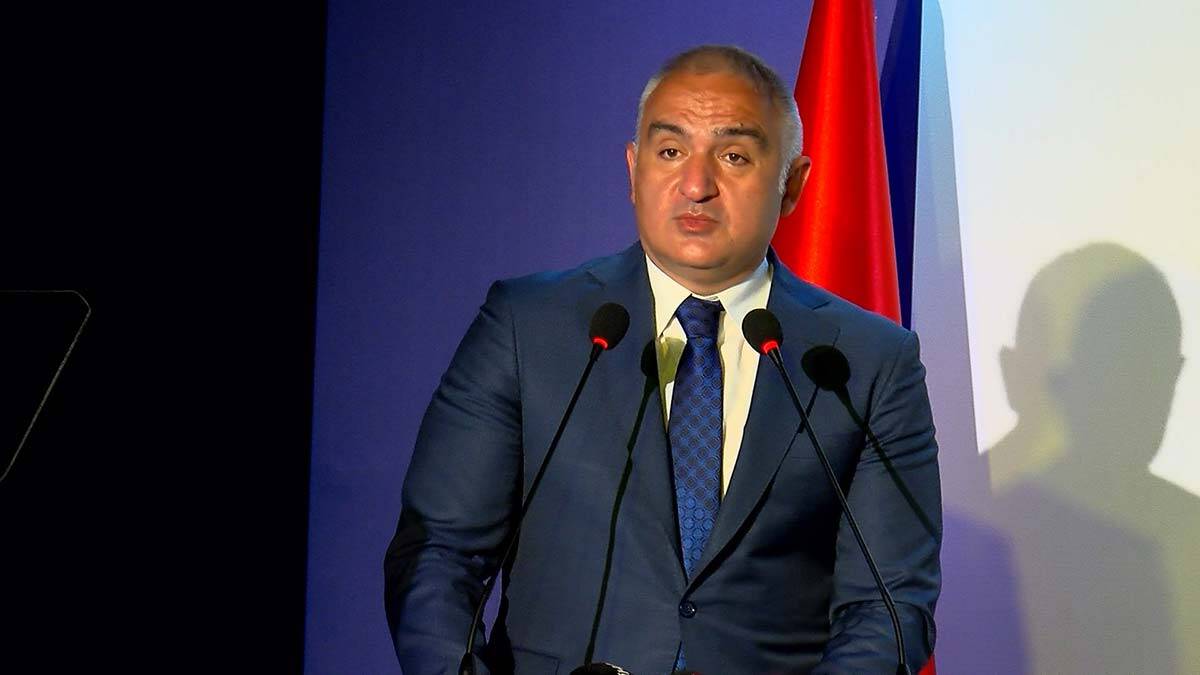 Bakan Ersoy ödül verdi: Eserler bizi heyecanlandırıyor