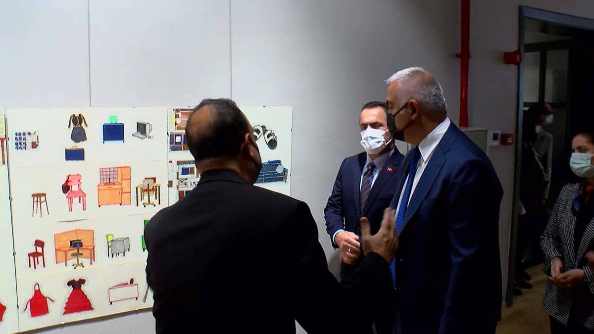  "Bu yıl yarışmamıza 195 sanatçı katıldı, 5 eser mansiyona, 5 eser başarı ödülüne layık görüldü "