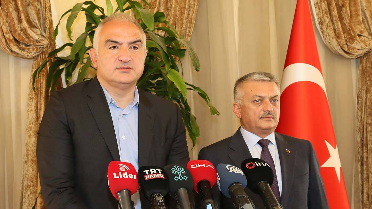 " Havalimanlarında pandemi koşullarının iyileştirilmesi, alınan önlemlerin yoğunlaştırılması ve yolcu trafiğinin rahatlatılması açısından neler yapmamız gerekiyor, ulaşımla ilgili alınması gereken önlemler"