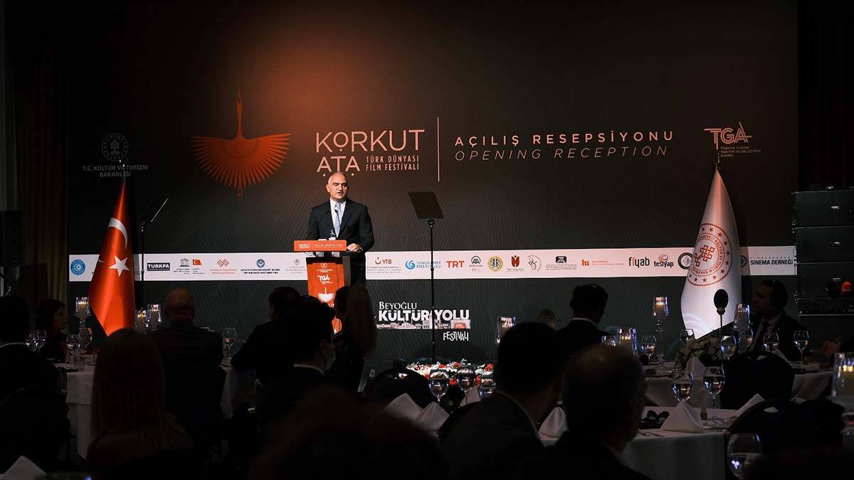 "Yönetmenlerimiz, oyuncularımız, senaristlerimiz uluslararası organizasyonlarda bizlerin gururu oldular, olmaya devam ediyorlar"