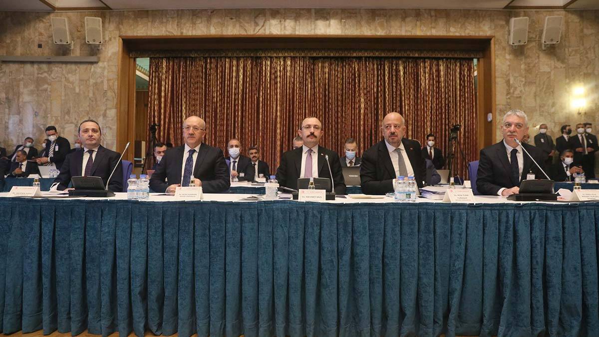 " İhracatımızın, bu performansın devamı ile 2021 yılının sonuna kadar, 211 milyar dolar olan OVP tahmininin üzerinde gerçekleşmesini öngörüyoruz"