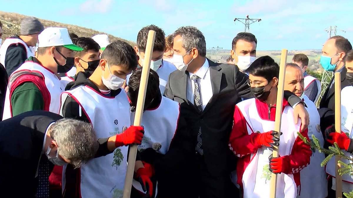 "Meslek liseleriyle geleceğin güçlü Türkiye'sinin inşasında çok önemli bir mesafeyi hep birlikte alacağız" 