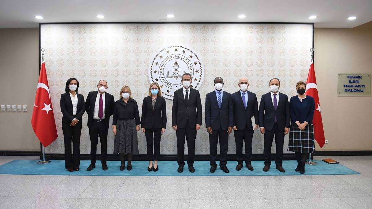 Bakan Özer: Kız çocukların okullaşma oranı arttı