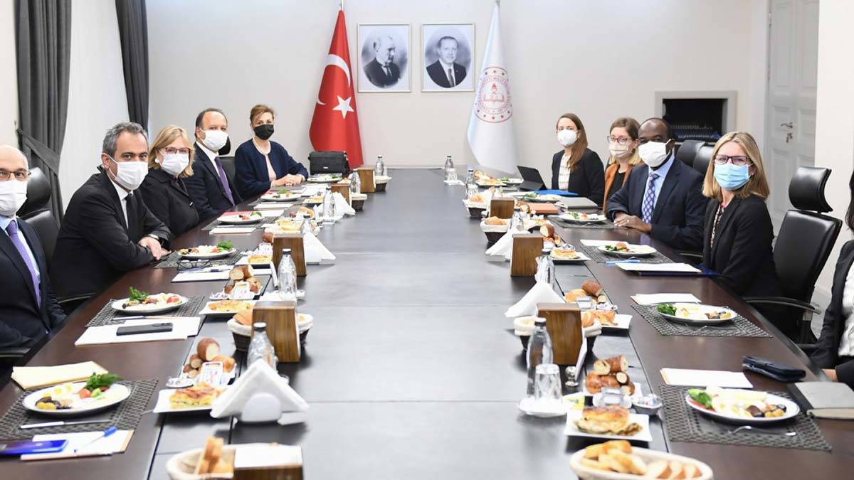 "Kız çocuklarının da okullaşma oranları, ciddi oranda arttı"