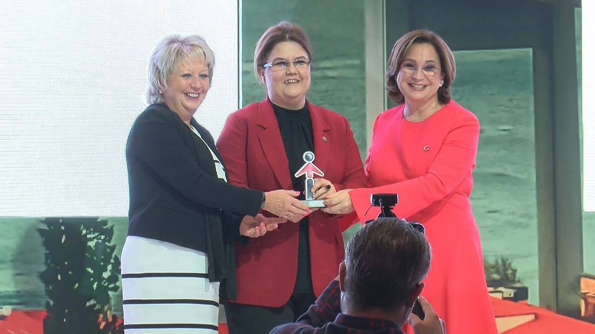 " Bugün kızlardaki okullaşma oranımız lise düzeyinde yüzde 84'ü geçti. "