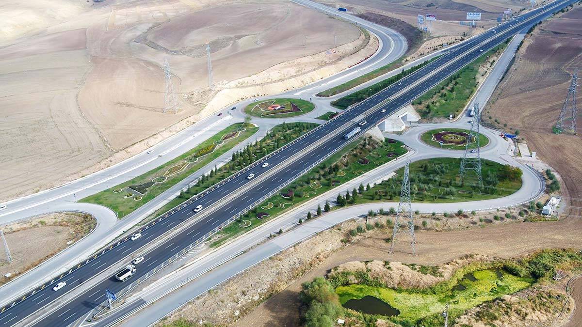 "D-200 Doğu-Batı koridorunun kaliteli ve konforlu hizmet vermesi için iyileştirme çalışmaları yaptık"