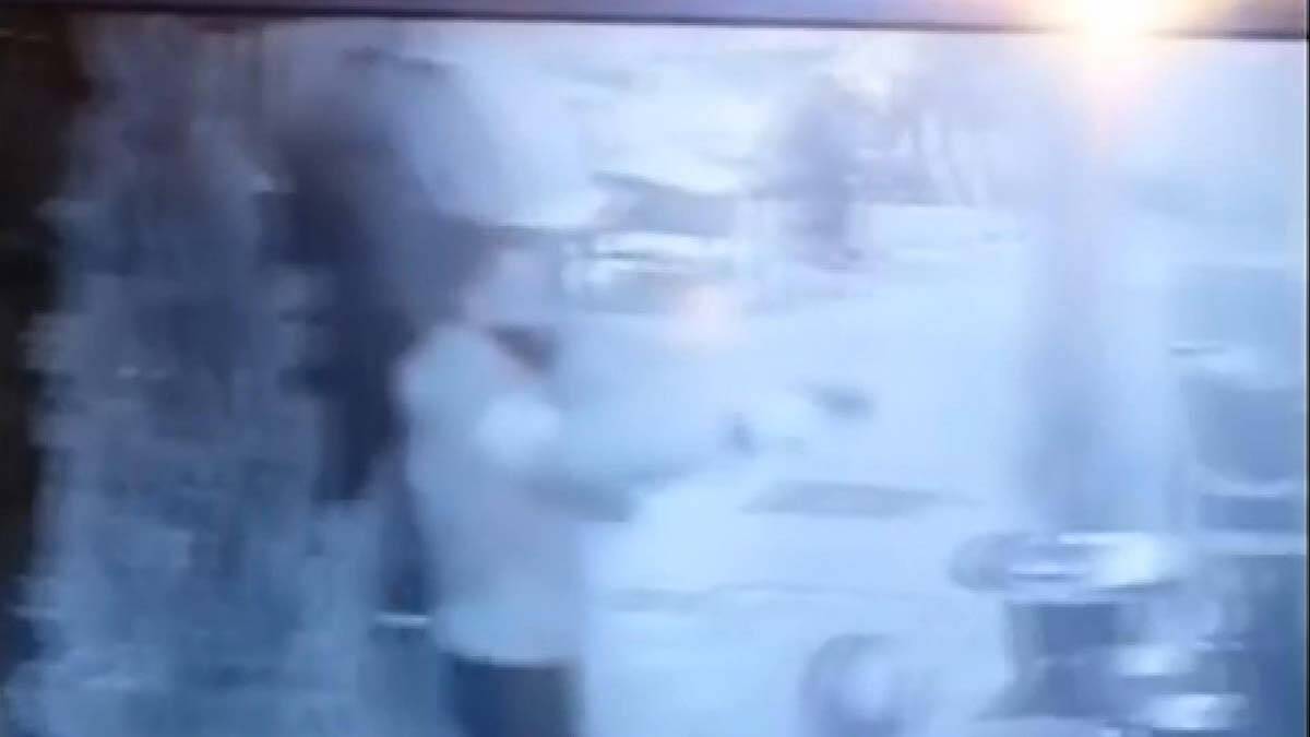 E.A. arkadaşından aldığı tabancayla bara yönelerek ateş etti.