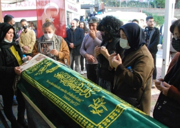 Barış Akarsu'nun annesi oğlunun yanına defnedildi