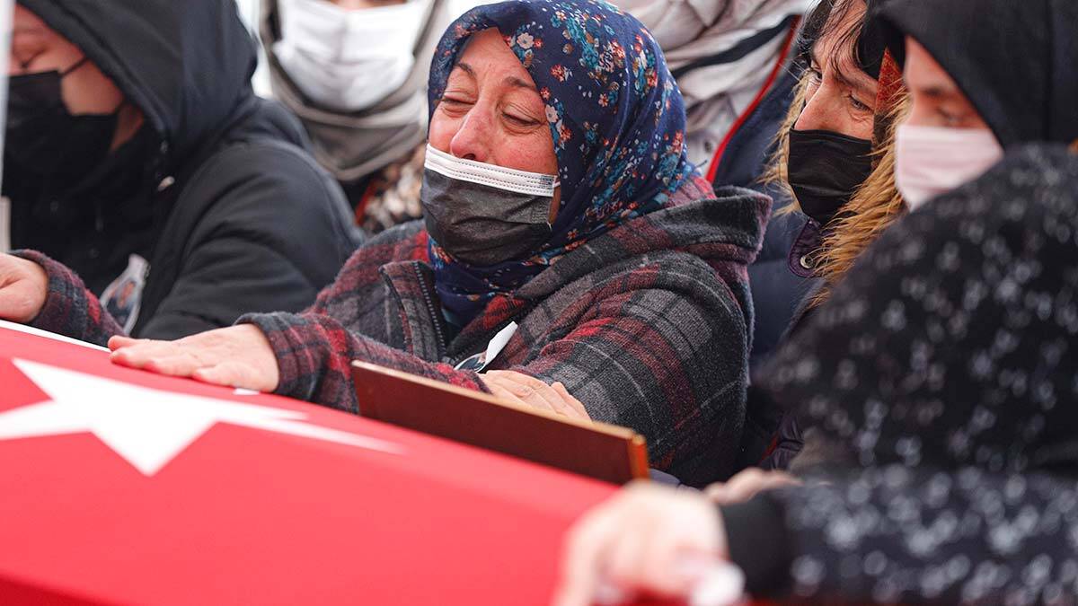 Şehidin cenazesi, ikindi vakti kılınan namazın ardından Elmadağ Şehitliği'nde toprağa verildi.