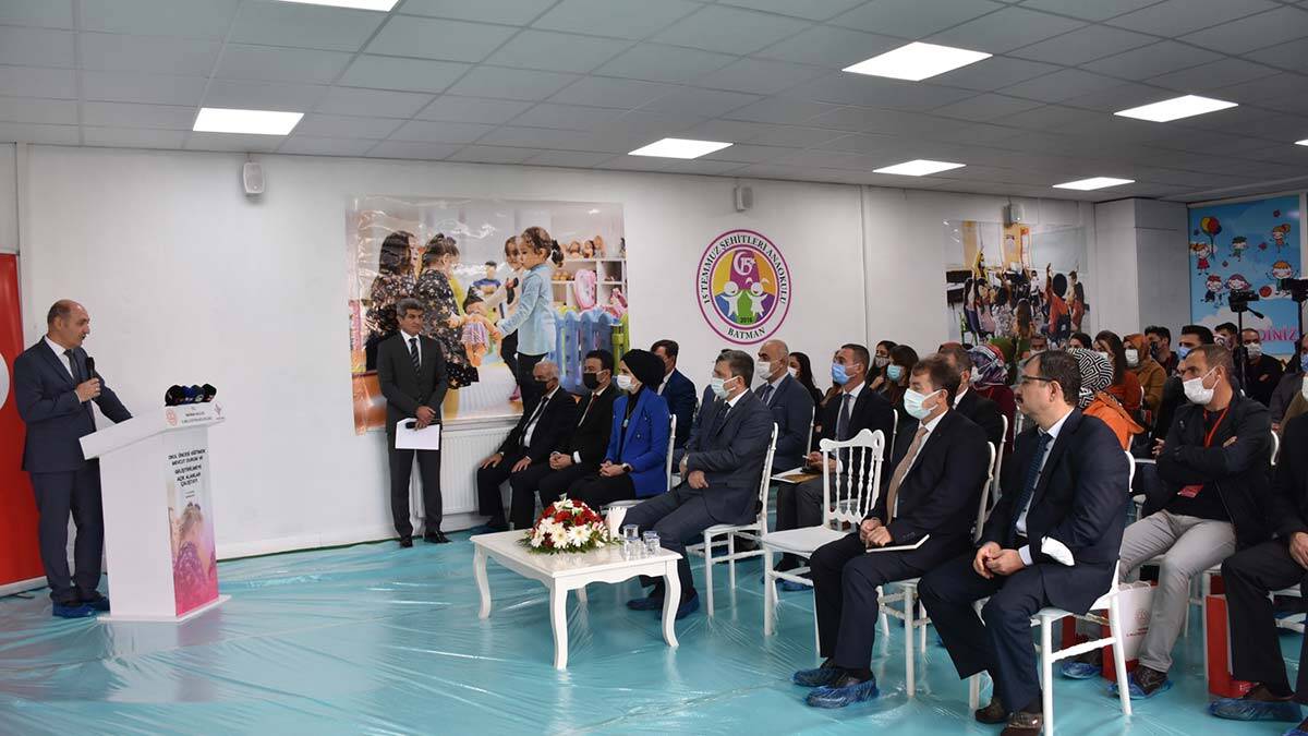 "O tesislerin başında birer nöbetçi de yok. Hırsızlar buraya geliyorlar, oradaki bakır kabloları çalıyorlar. "