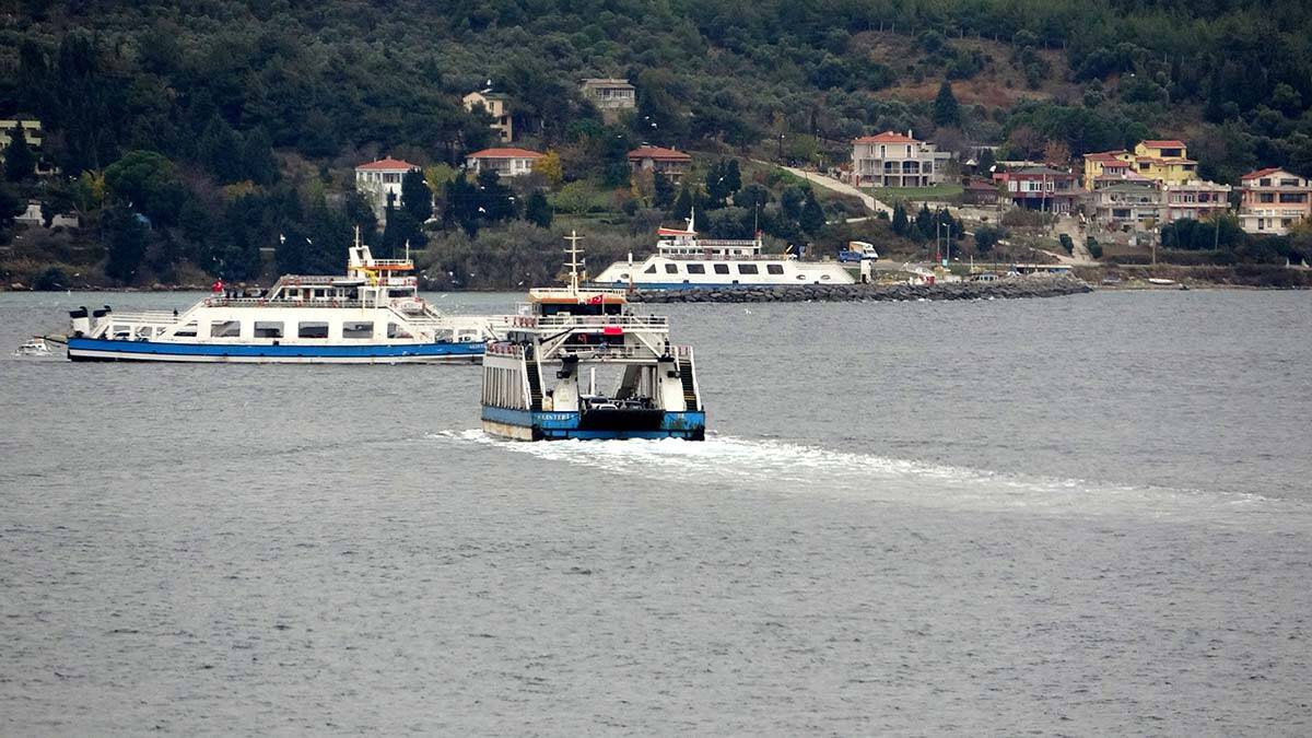 Bozcaada- Geyikli hattında ise Bozcaada'dan saat 14.00, 18.00 ile Geyikli'den saat 15.00 ve 19.00 seferleri iptal edildi