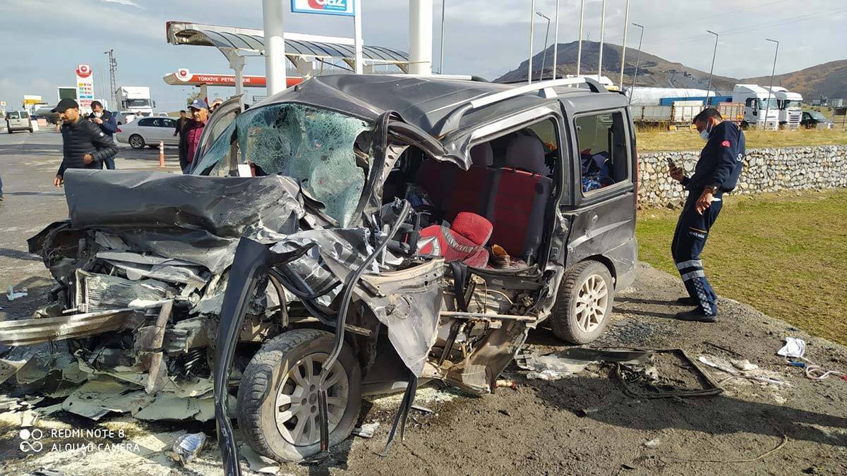 Bitlis-Tatvan karayolunda kaza: 2 ölü