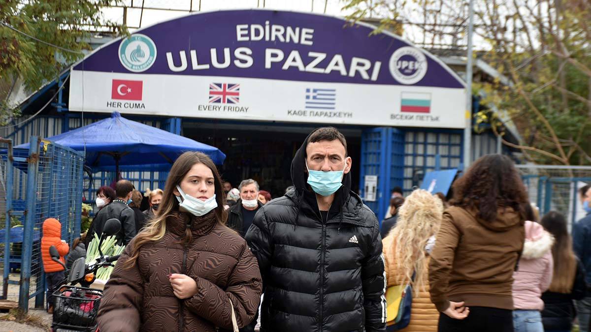 Bulgaristan'dan çok sayı turist Edirne'ye akın etti