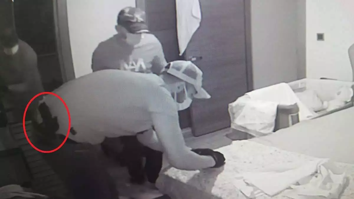 Bursa'da hırsızlar bebek kamerasına yakalandı