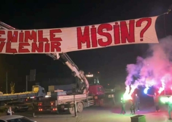 Bursa'da pankartla evlenme teklifi