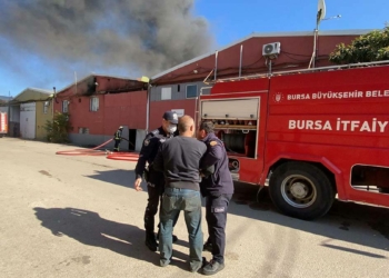 Bursa'da tekstil fabrikasında yangın çıktı