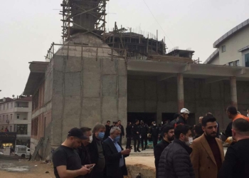 Cami inşaatında iskele çöktü: 8 yaralı