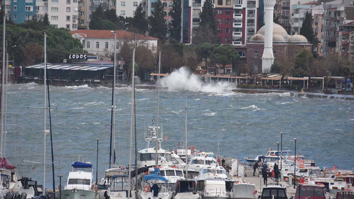 Çanakkale'de yüz yüze eğitime ara verildi