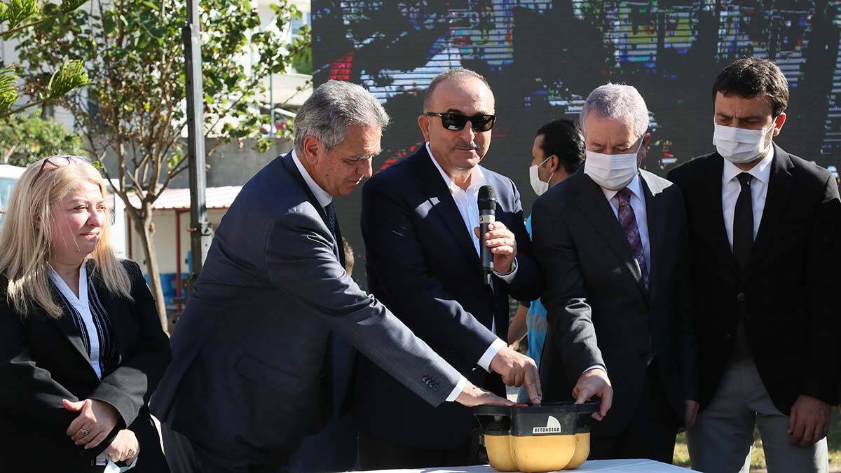 " Üniversitemizin, Alanya’mızın yetiştirdiği bu kıymetli büyüğümüzün adını taşımasından da ayrıca gurur duyuyorum "