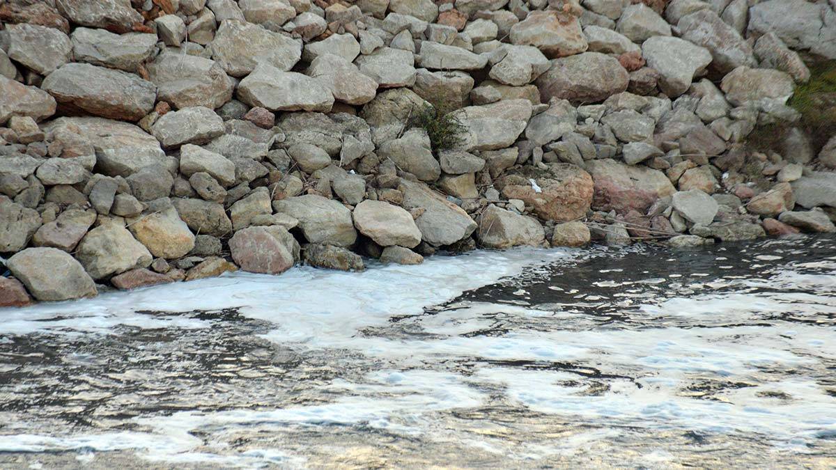  Köpüklenme, mahallelide tedirginliğe neden oldu.  