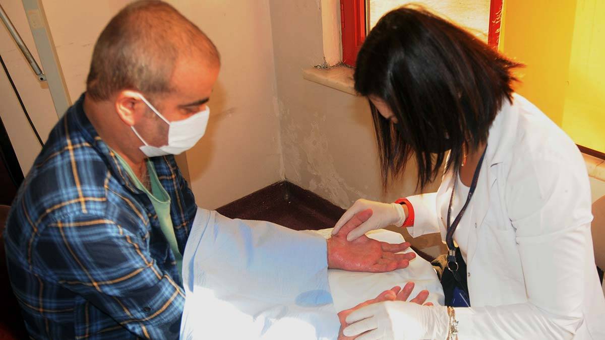 Motor noktalarını uyarıyoruz. Çünkü hastamız cerrahinin sonrasında üçüncü ayını tamamladı.