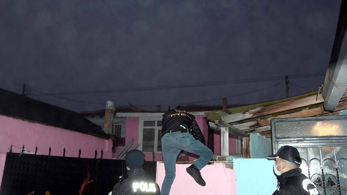 Önceden belirlenen 17 adreste arama yapıldı