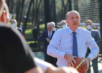 Cumhurbaşkanı Erdoğan basketbol oynadı
